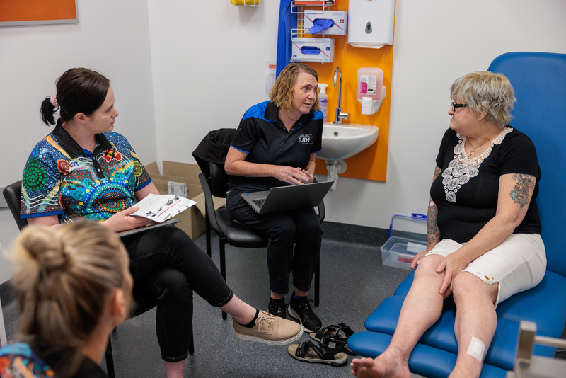A diabetes educator sitting with a group in the clinic, having a yarn about diabetes management.